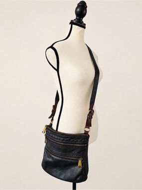 Fossil Explorer Black Pebbled Leather Crossbody Shoulder Bag Brass Hardware